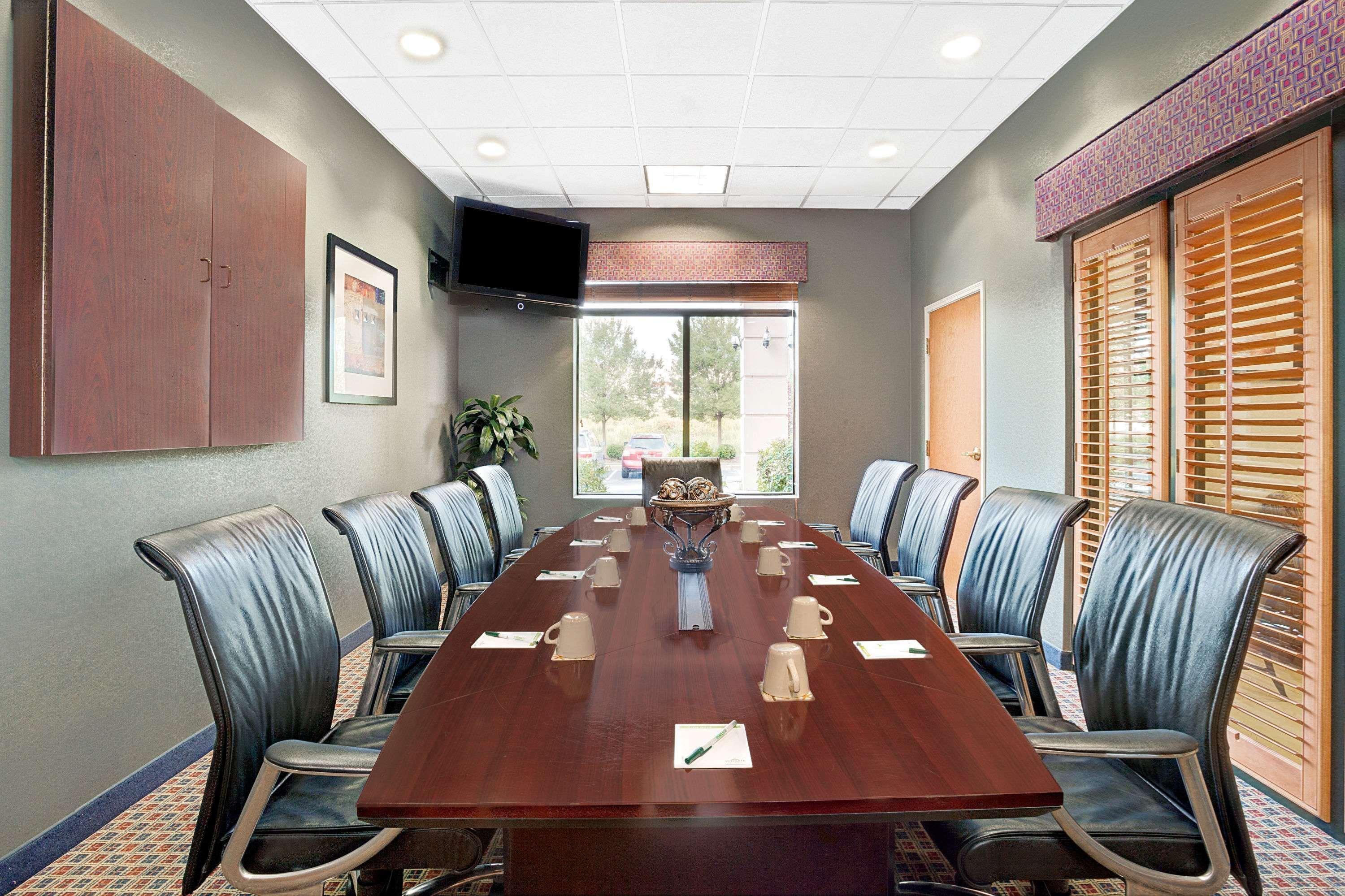 Wingate By Wyndham Atlanta 3*
