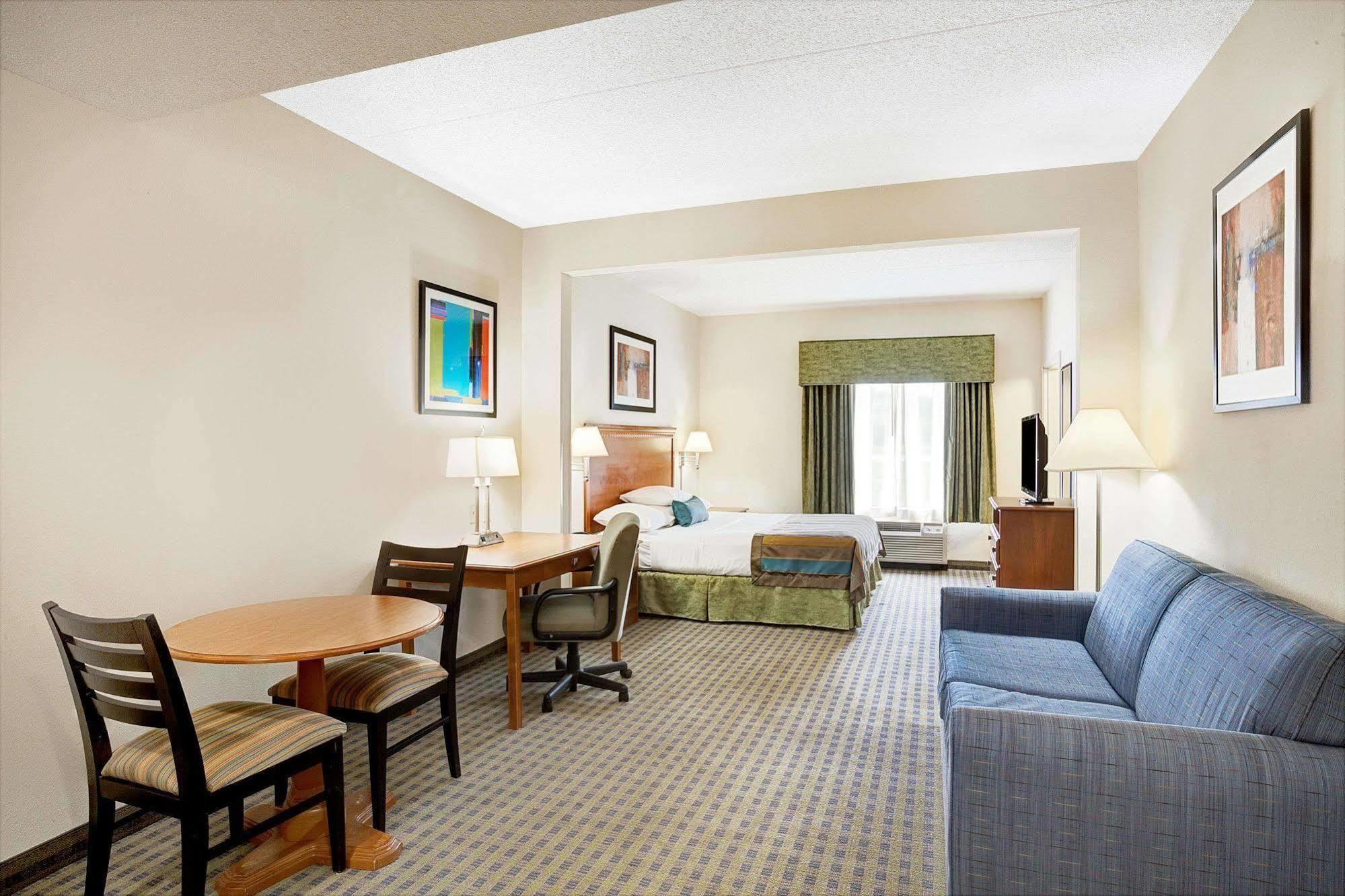 Wingate By Wyndham Atlanta Hotel